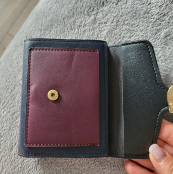 C Wallet - Picture 2 of 4